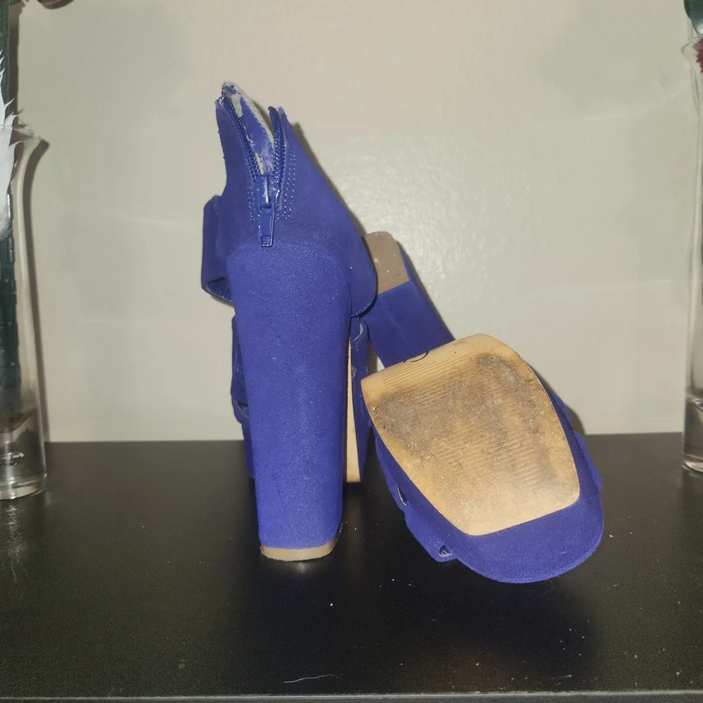 Steve Madden striking cobalt